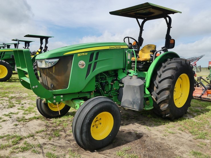2018-john-deere-5075m-image-2