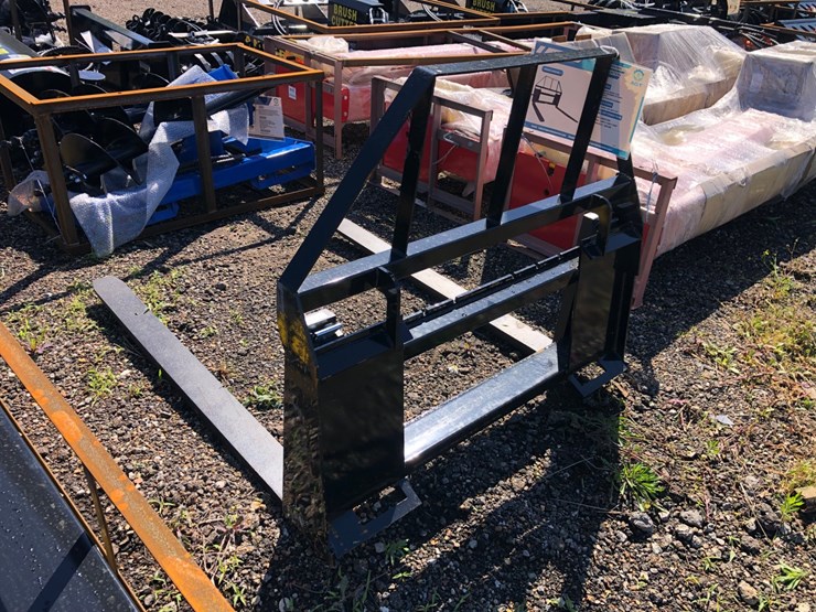 #97-•-48”-pallet-forks-image-1