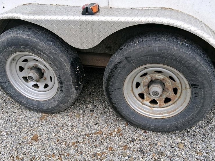 #2252-•-2006-interstate-double-axle-enclosed-trailer-image-9