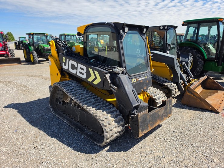 2018-jcb-3ts-8t-image-23