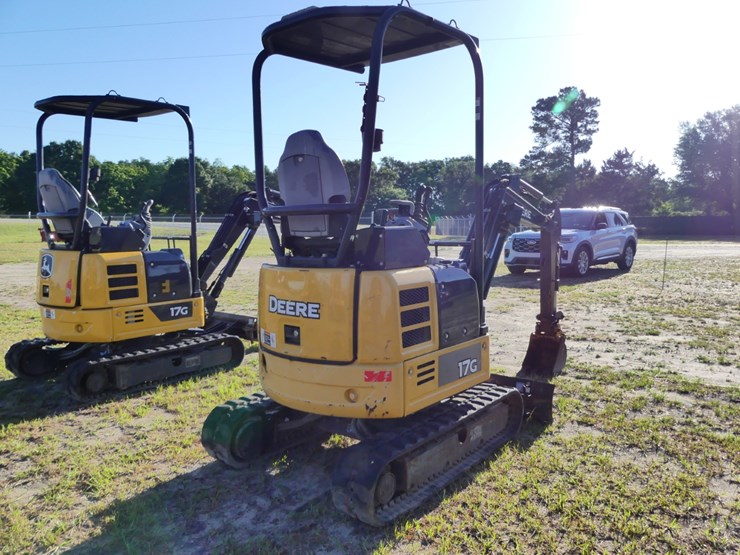 2018-deere-17g-image-3
