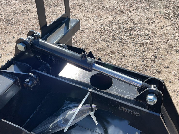 skid-steer-spade-grapple-image-5