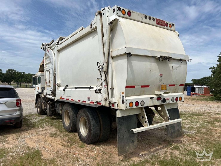 2020-peterbilt-520-image-2