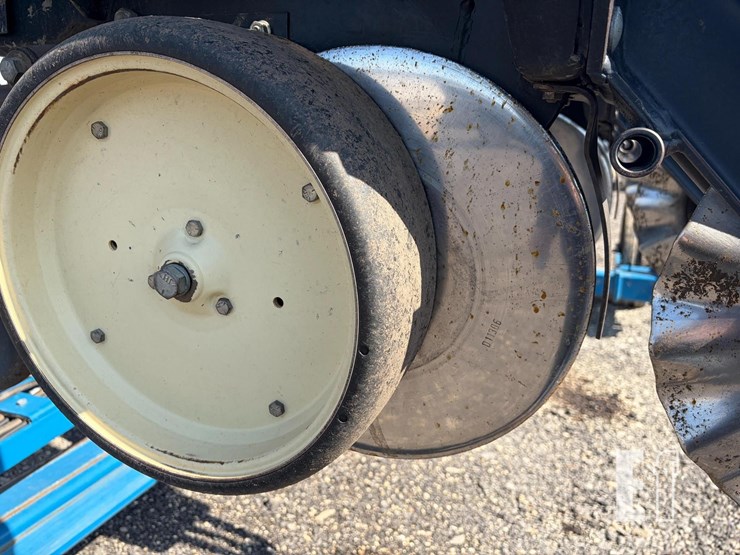 1999-kinze-2600-image-10