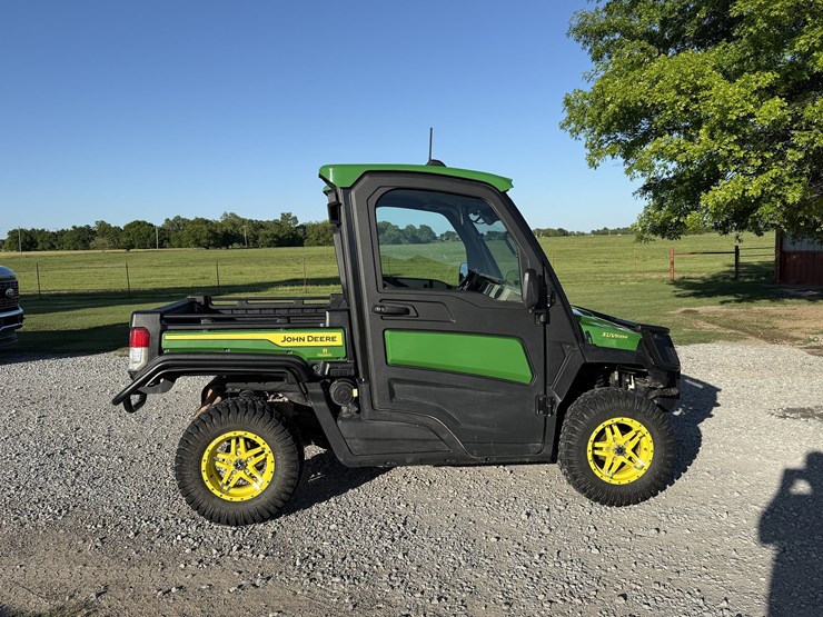 2024-john-deere-gator-image-1