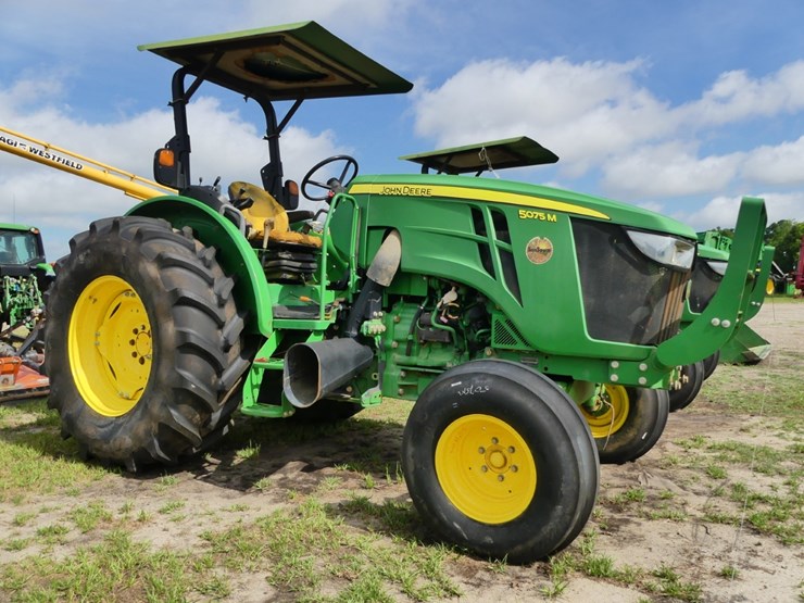 2018-john-deere-5075m-image-1