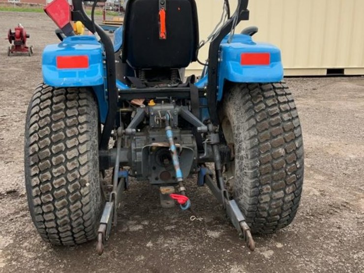 #2400-•-new-holland-tc25s-diesel-tractor-image-4