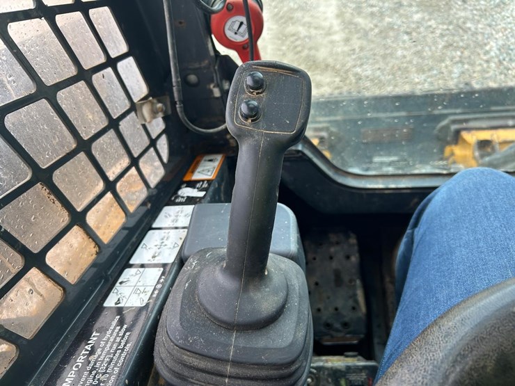 2021-deere-331g-image-25