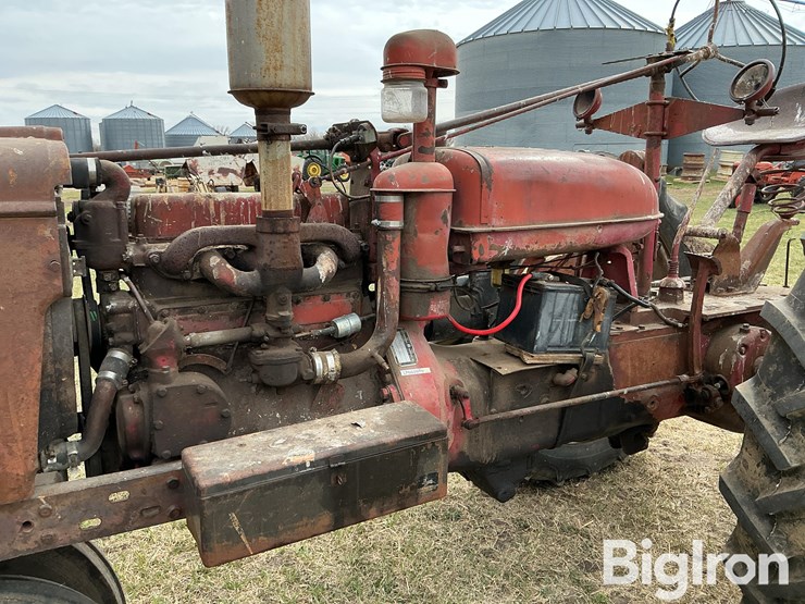 1953-farmall-super-h-2wd-tractor-image-15