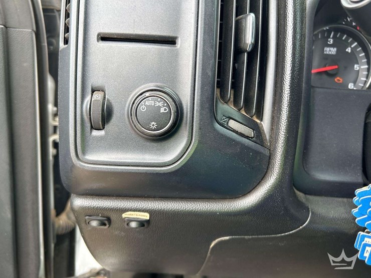 2015-chevrolet-silverado-2500hd-image-15