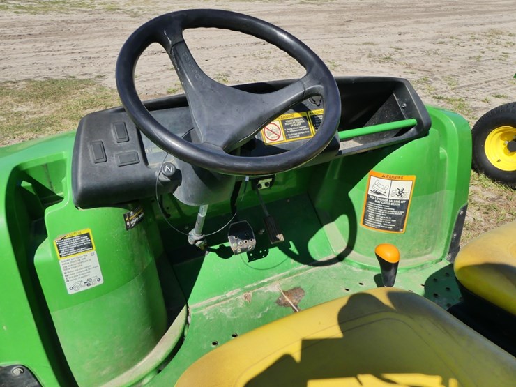2021-john-deere-gator-image-9