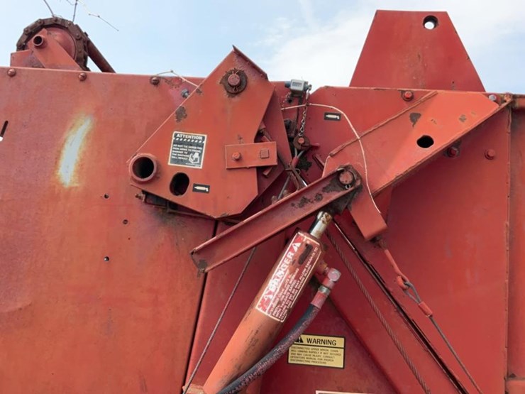 new-holland-847-image-18