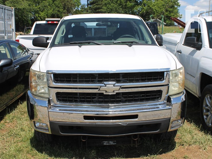 2009-chevrolet-2500-image-2