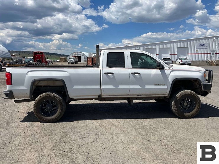 2018-gmc-sierra-2500-image-2