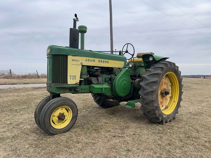 john-deere-720-image-1