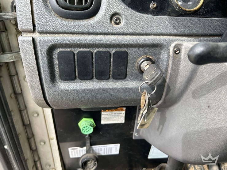 2019-peterbilt-520-image-18