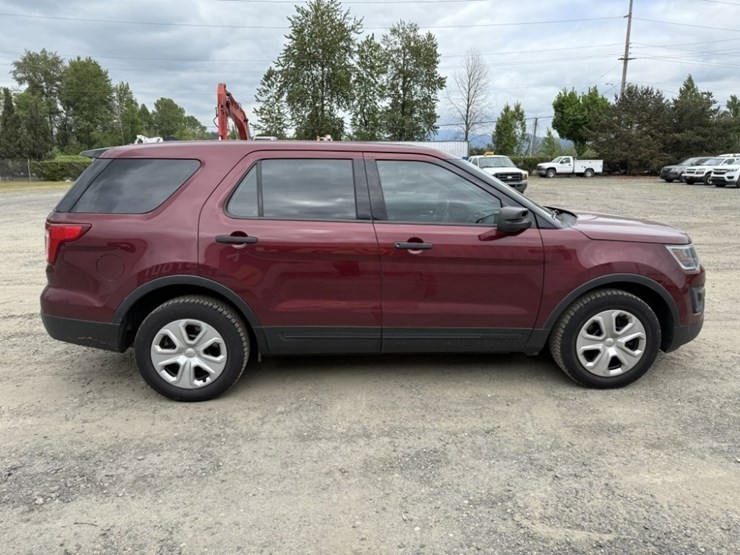 2017-ford-explorer-image-3