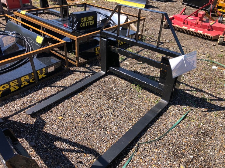#93-•-48”-pallet-forks-image-1