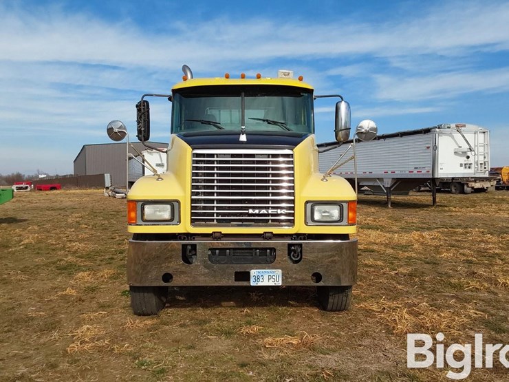 2016-mack-pinnacle-chu613-image-2