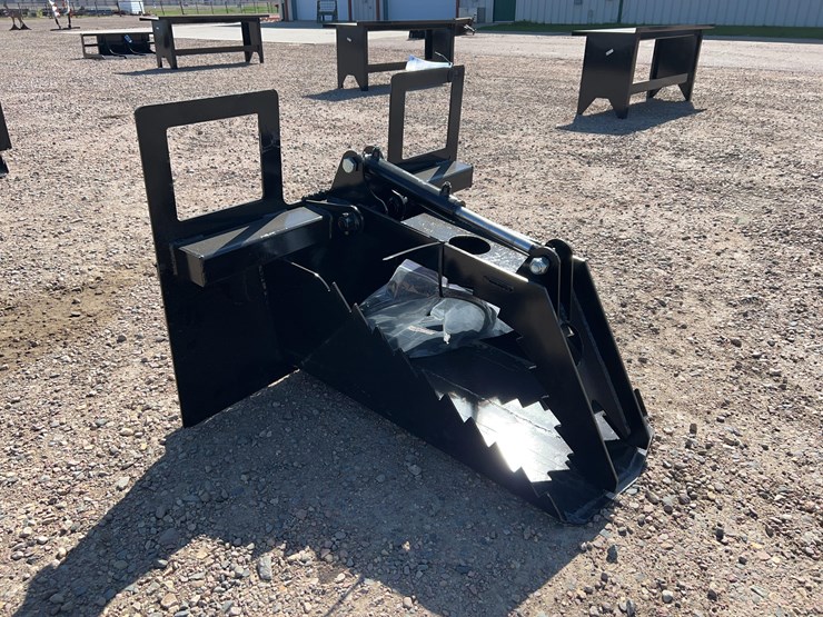 skid-steer-spade-grapple-image-2