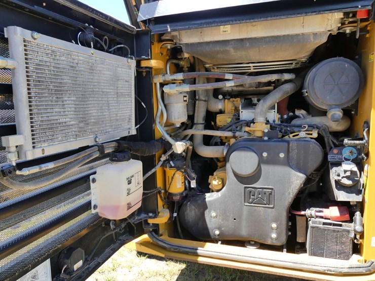 2021-caterpillar-299d3-image-9
