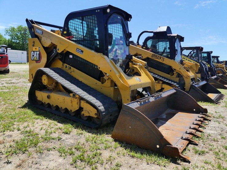 2021-caterpillar-299d3-image-2