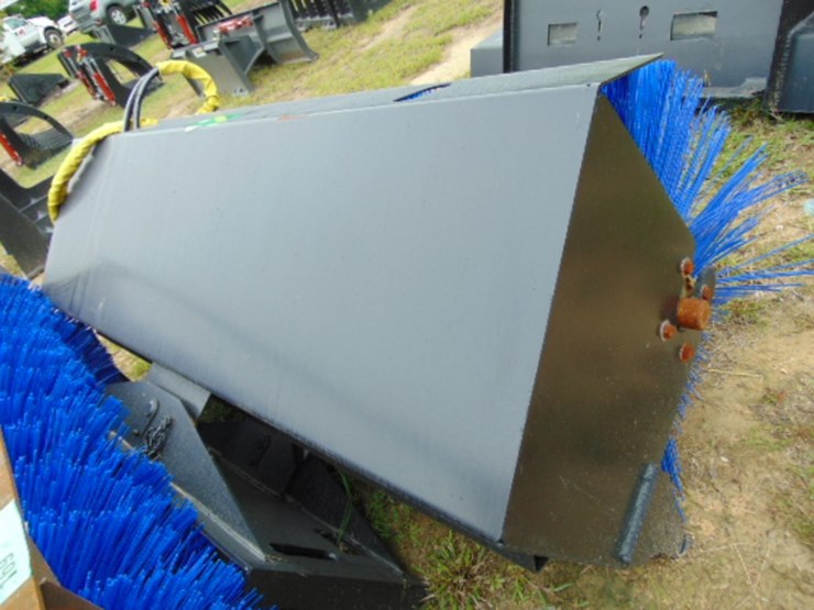 quick-attach-6'-hydraulic-sweeper-image-2