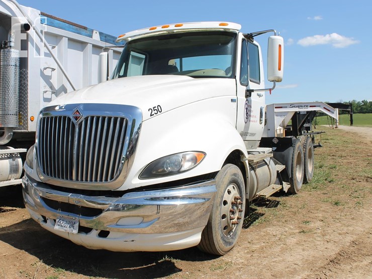 2010-international-prostar-image-1