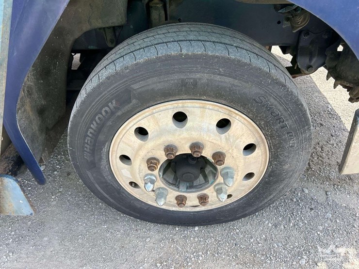 2001-freightliner-fl112-image-39