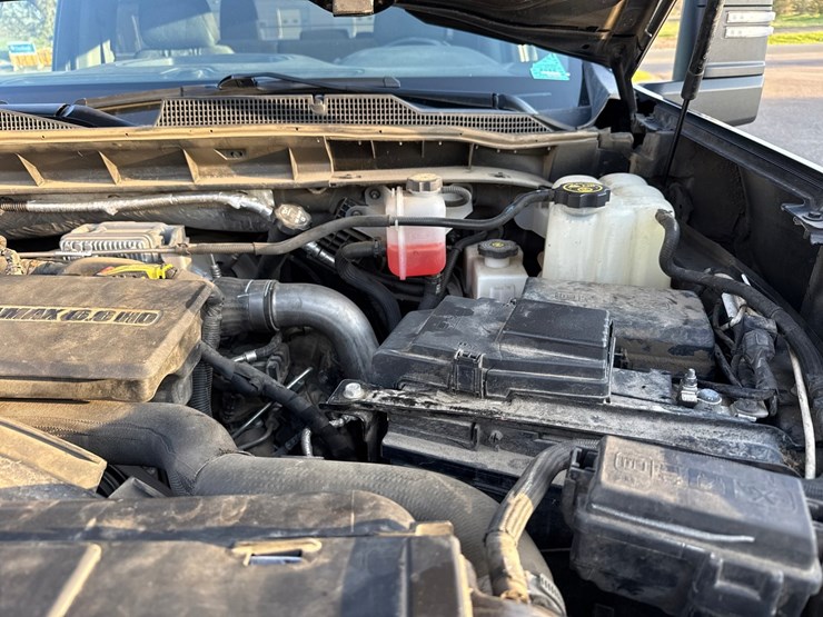 2022-chevrolet-3500-image-13