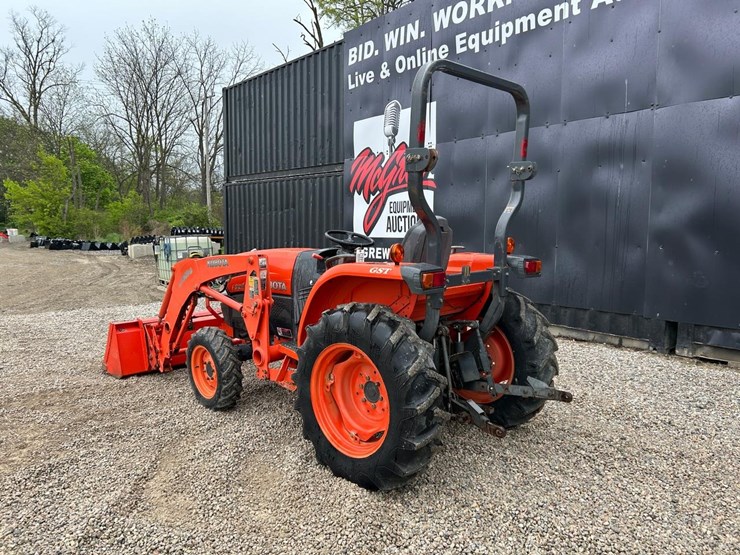 kubota-la724-image-2