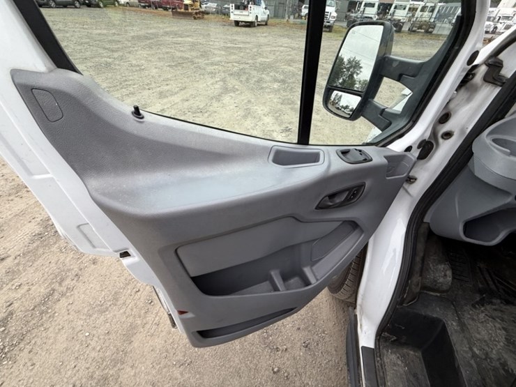 2016-ford-transit-image-24