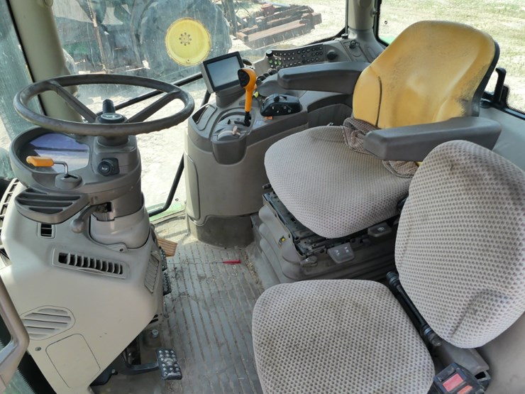 2014-john-deere-6125r-image-10