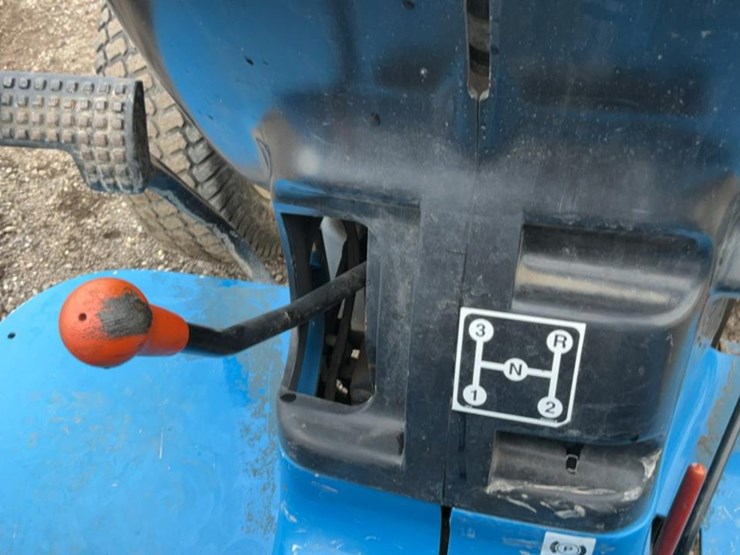 #2400-•-new-holland-tc25s-diesel-tractor-image-37