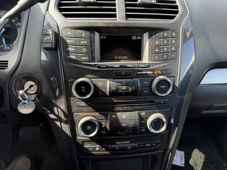 2018-ford-explorer-image-31