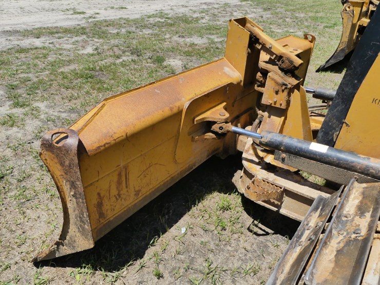 2015-caterpillar-d3k2-image-7