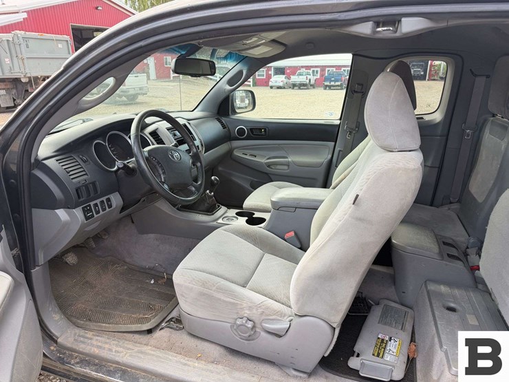 2010-toyota-tacoma-image-21