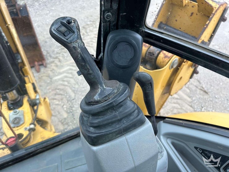 2013-caterpillar-420f-image-21