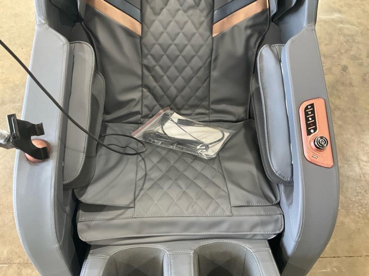 #4108-•-unused-irmc-massage-chair-image-4