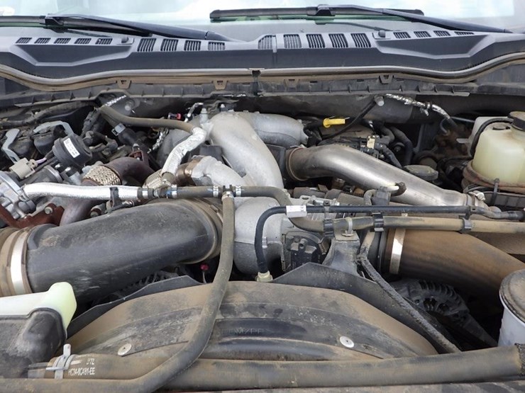 2022-ford-f550-image-26