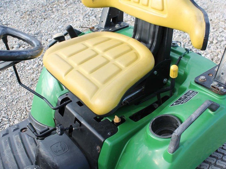 john-deere-2210-image-12
