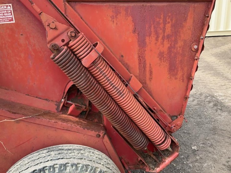 new-holland-847-image-17