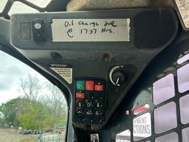 2021-deere-331g-image-22