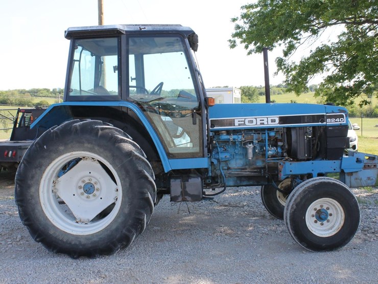 ford-8240a-image-8