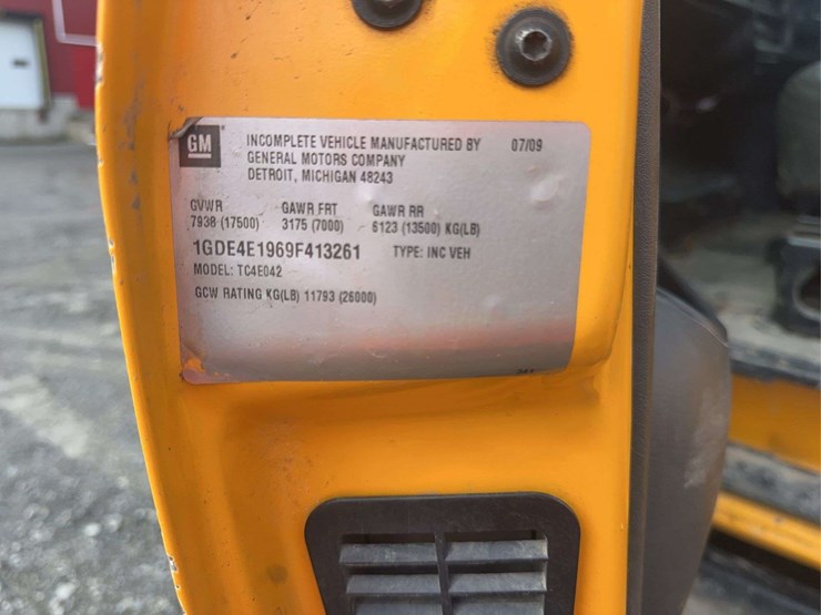 2009-gmc-topkick-c4500-image-25