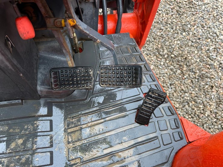 kubota-la724-image-22