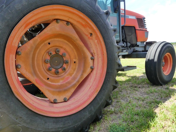 2001-kubota-m9000-image-7