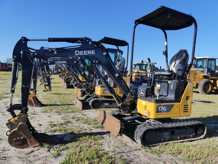 2022-deere-17g-image-1