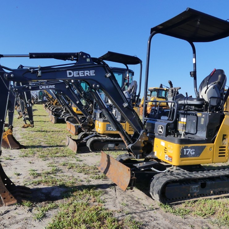 2022 DEERE 17G