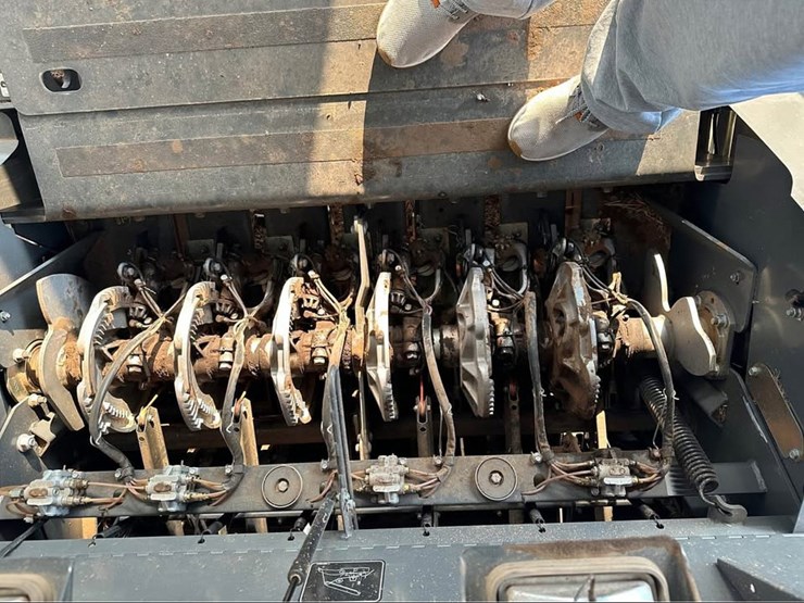 2021-massey-ferguson-2270-image-39